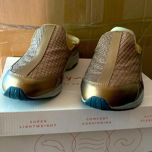 NEW in box Easy Spirit comfort shoe good for walking. Size 9.5 slides Bronze - Picture 1 of 3
